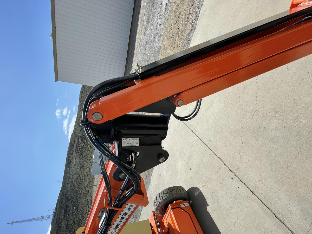 2019 JLG E300AJP