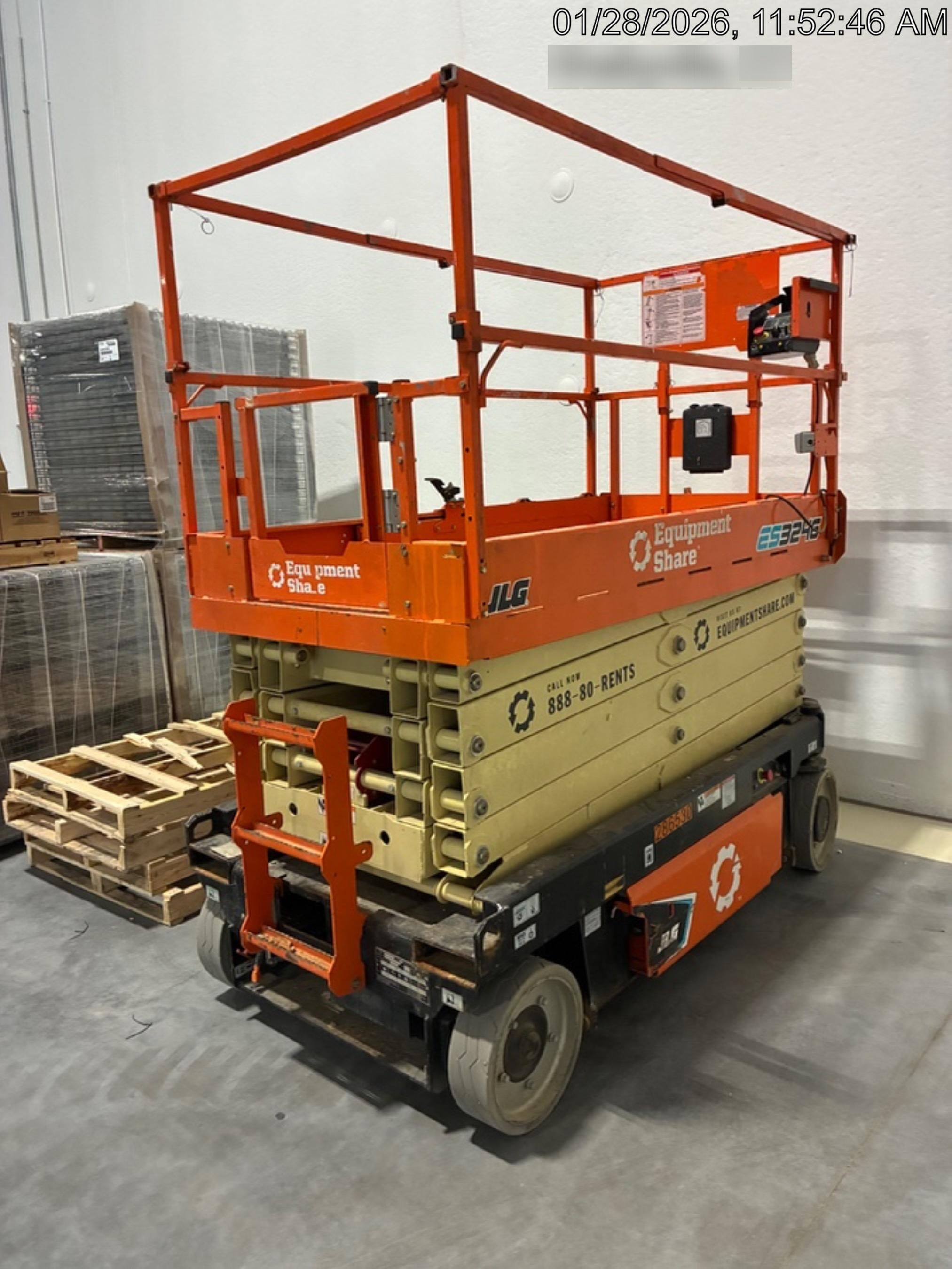 2022 JLG ES3246
