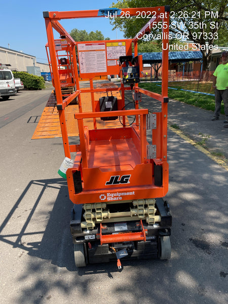 2022 JLG ES1330L