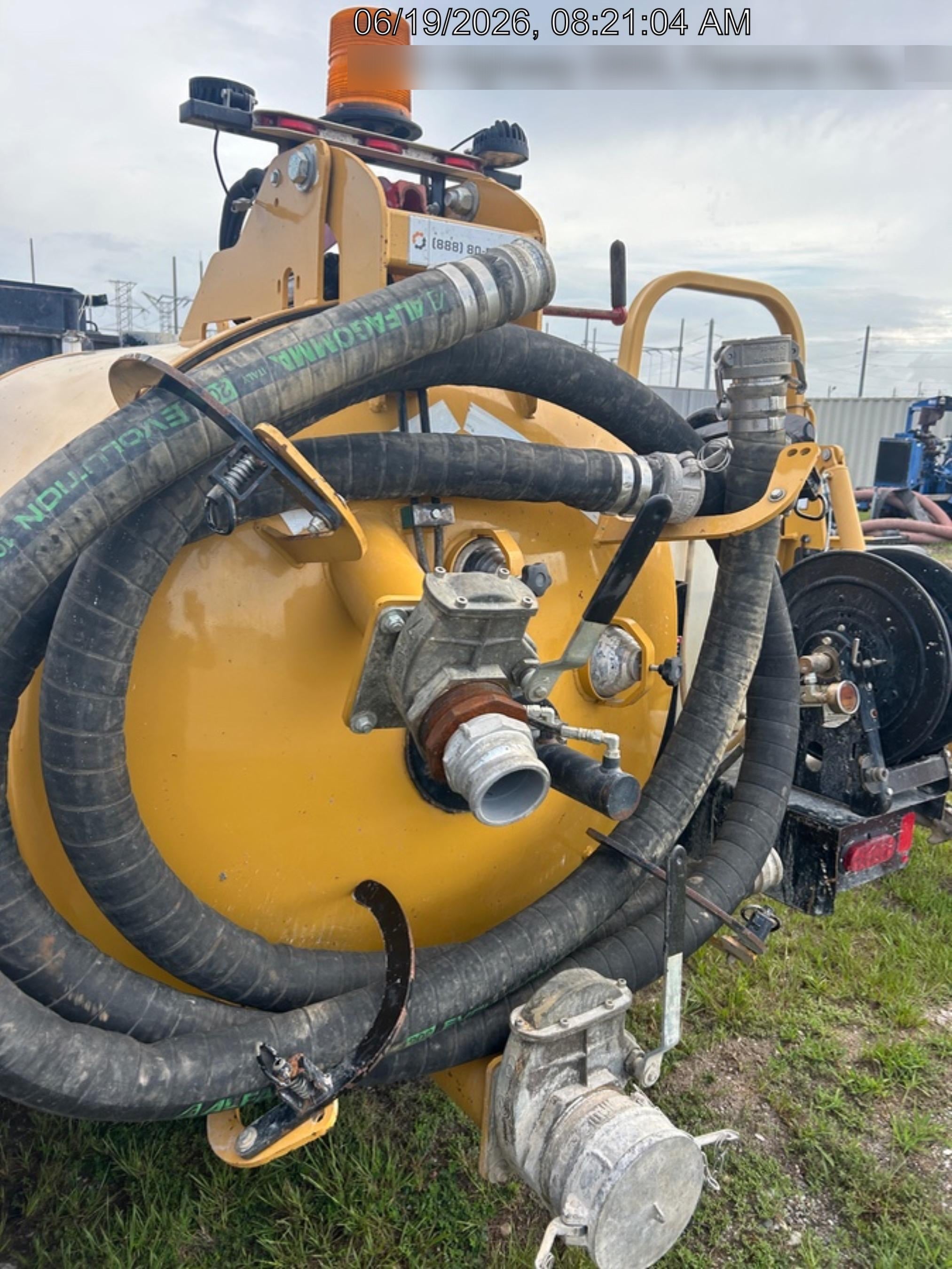 2023 Vac-Tron LP573XDT T4 Koehler Diesel Engine, 500 Gallon Debris Tank, x2 100 Gallon Water Tanks
