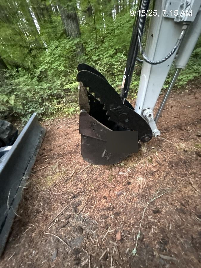 2025 TAKEUCHI 24" Bucket Takeuchi