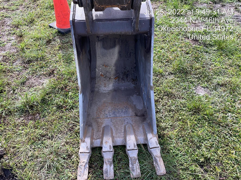 2014 WERK-BRAU 24" Bucket, 25k-35k Excavator - Werk-Brau
