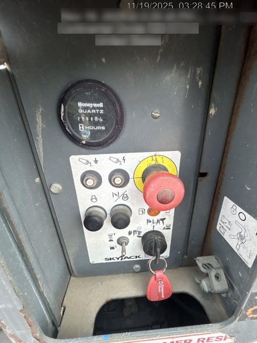 2017 SKYJACK SJ6832 RT