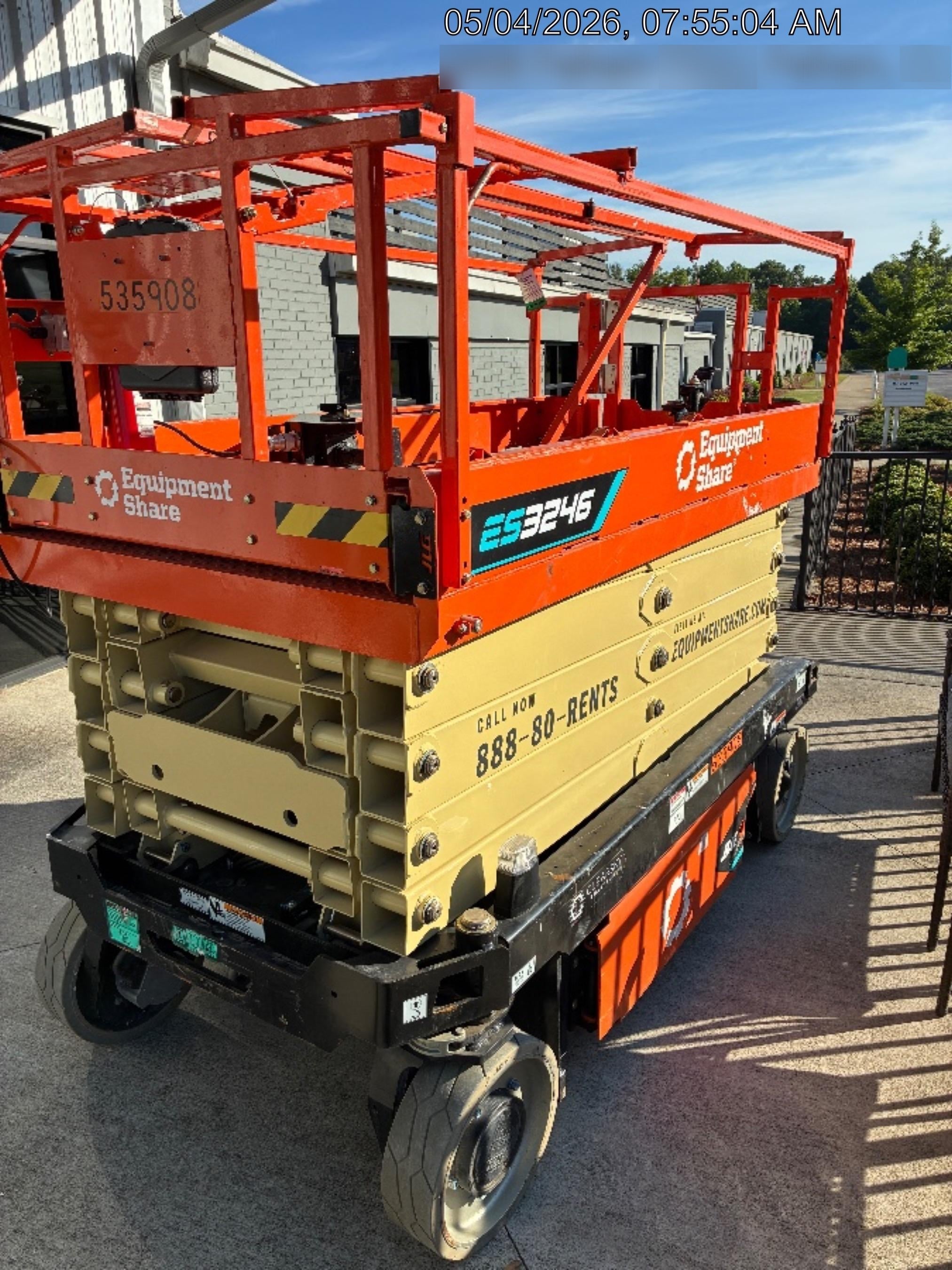 2025 JLG ES3246