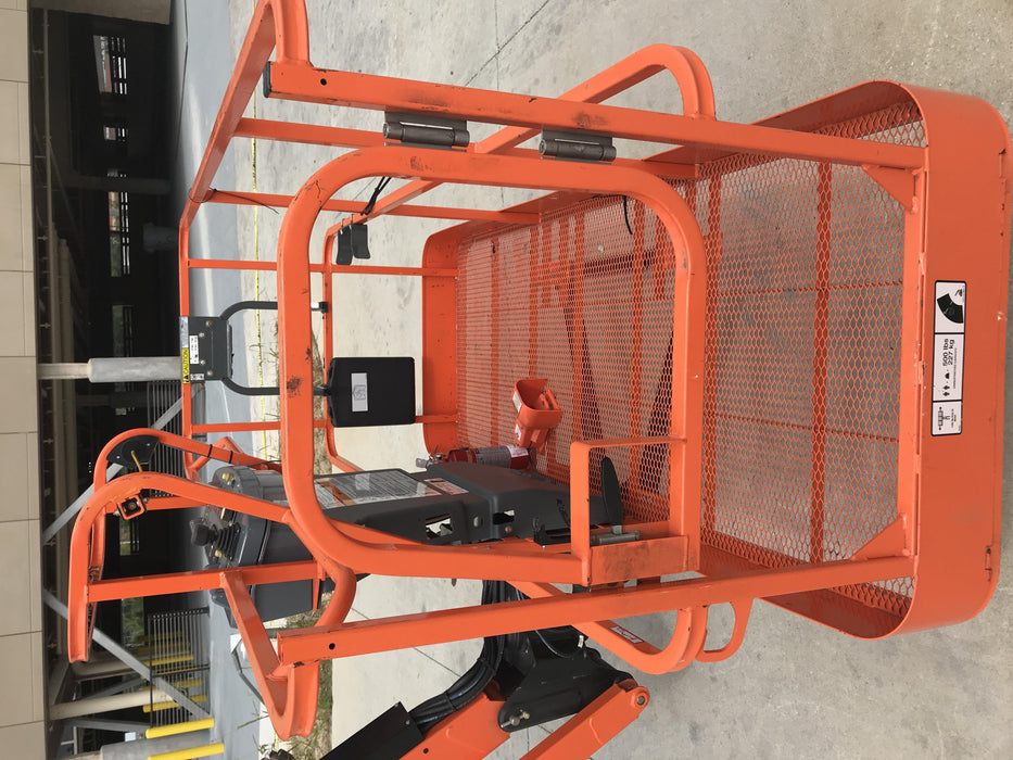 2020 JLG 800AJ