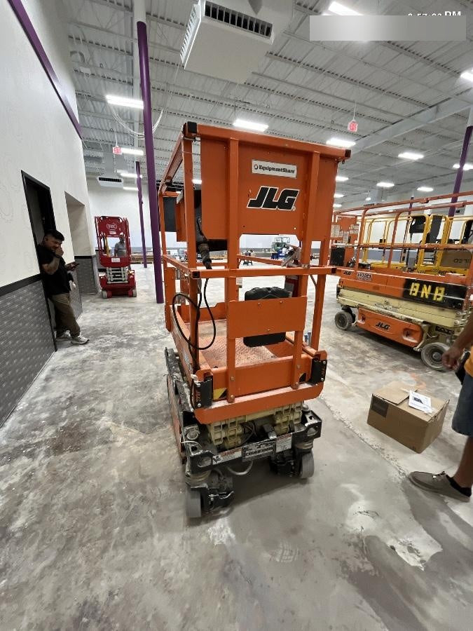 2022 JLG ES1330L