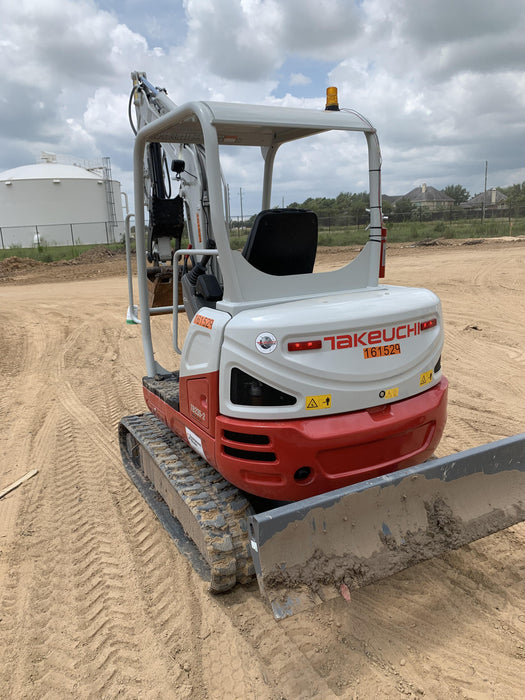 2021 TAKEUCHI TB235-2R