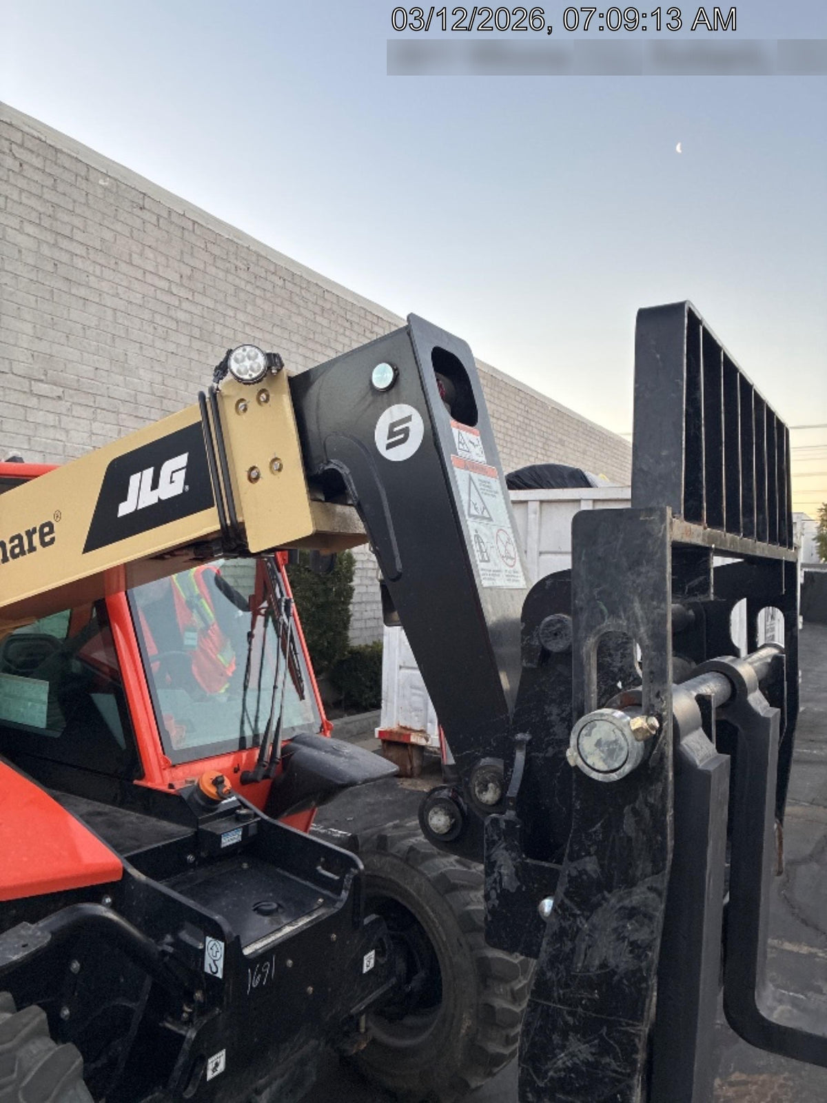 2025 JLG 519