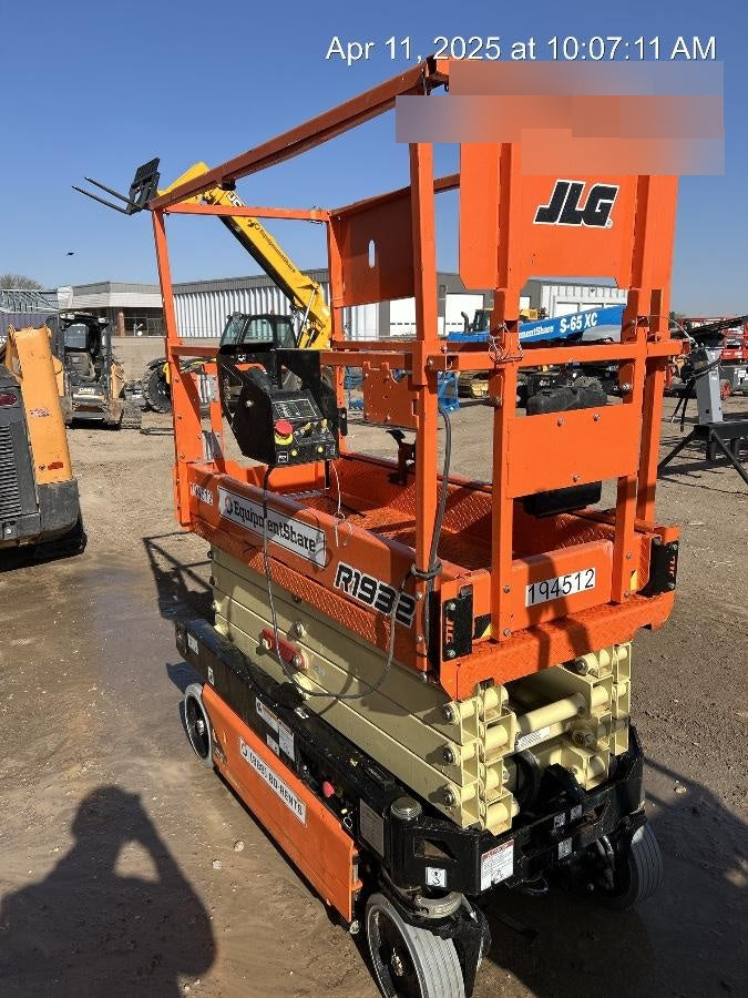 2022 JLG ES1932