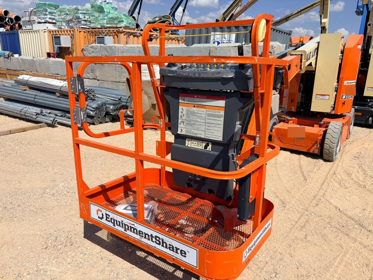 2019 JLG E300AJP