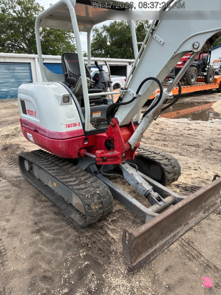 2022 TAKEUCHI TB235-2R