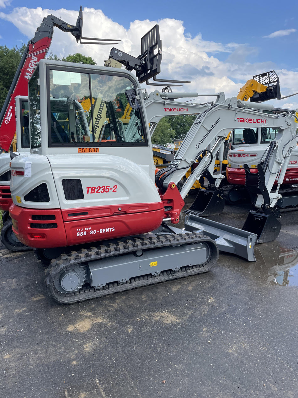 2025 TAKEUCHI TB235-2CR