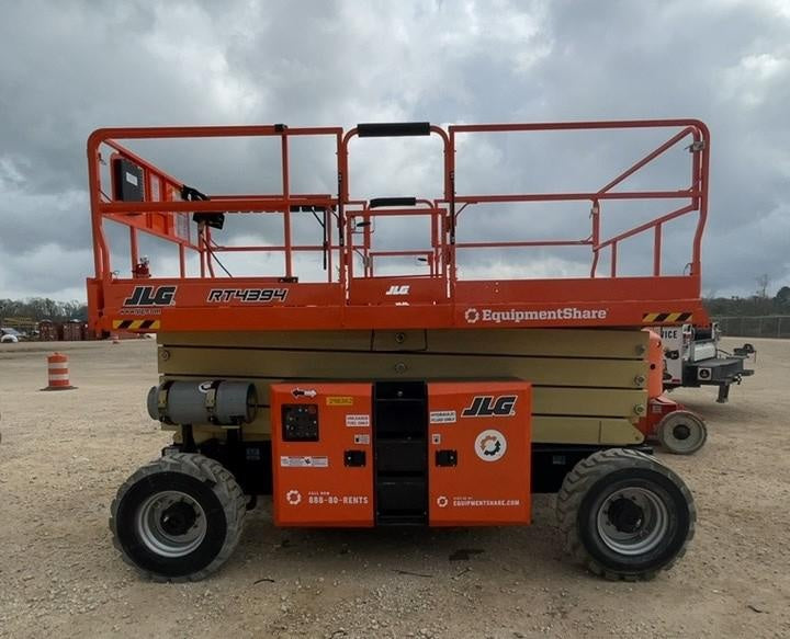 2023 JLG RT4394