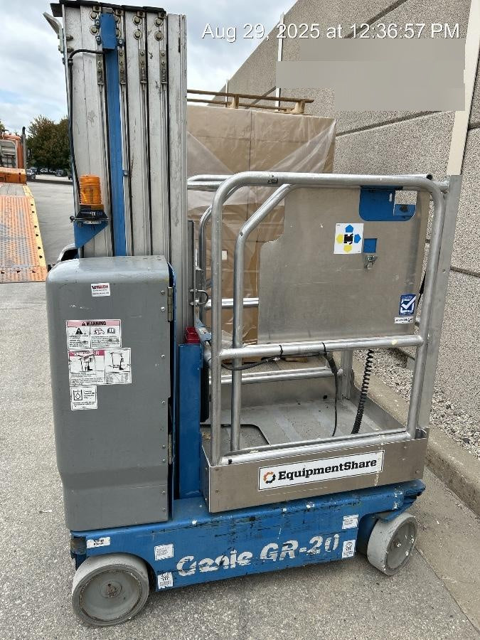 2011 GENIE GR-20