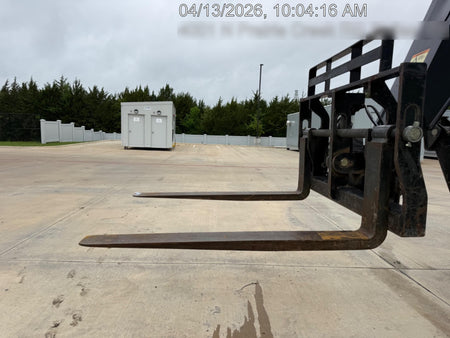 2022 JLG 1075