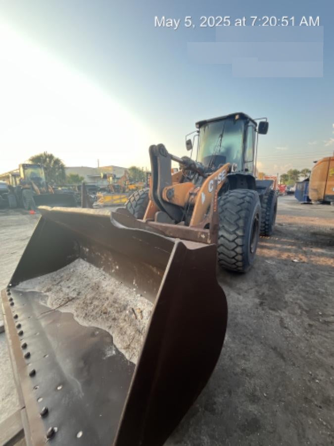 2018 Case 821G CLOSED CAB, 1 FUNCTION, JRB 418 STYLE HYD COUPLER