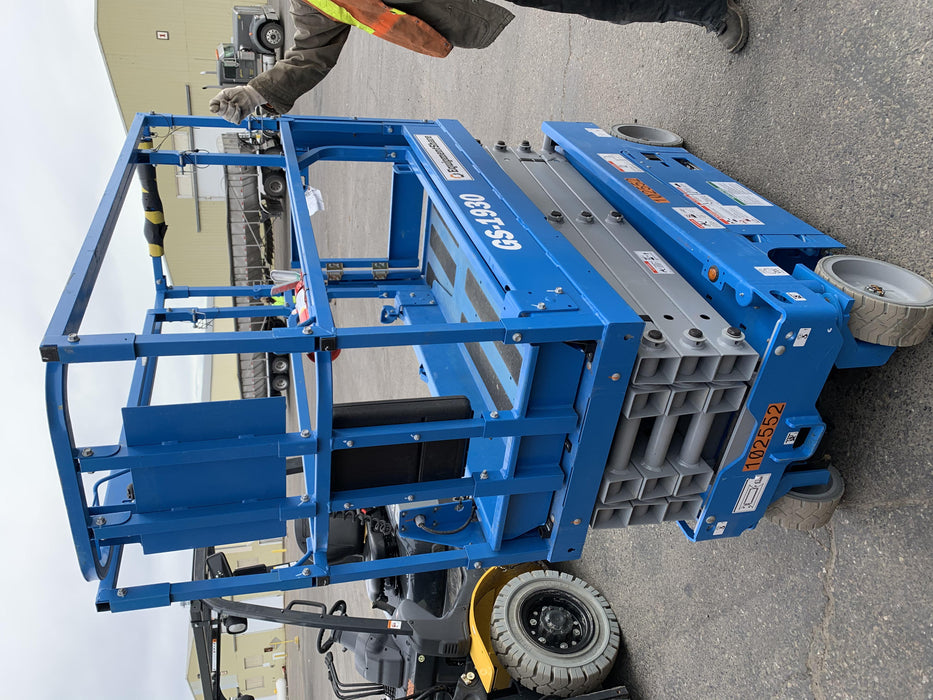 2020 Genie GS-1930 Solid Non Marking Tires, Beacon, Folding rails with half height swing gate, 800W Inverter