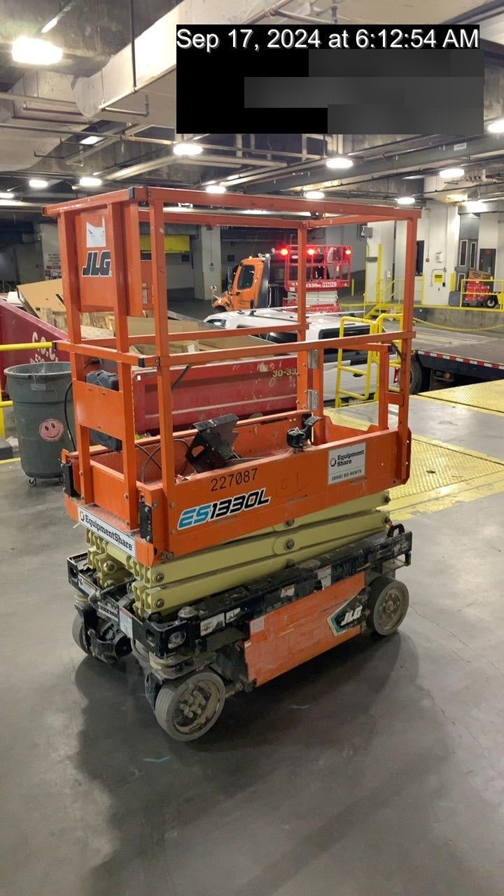 2022 JLG ES1330L