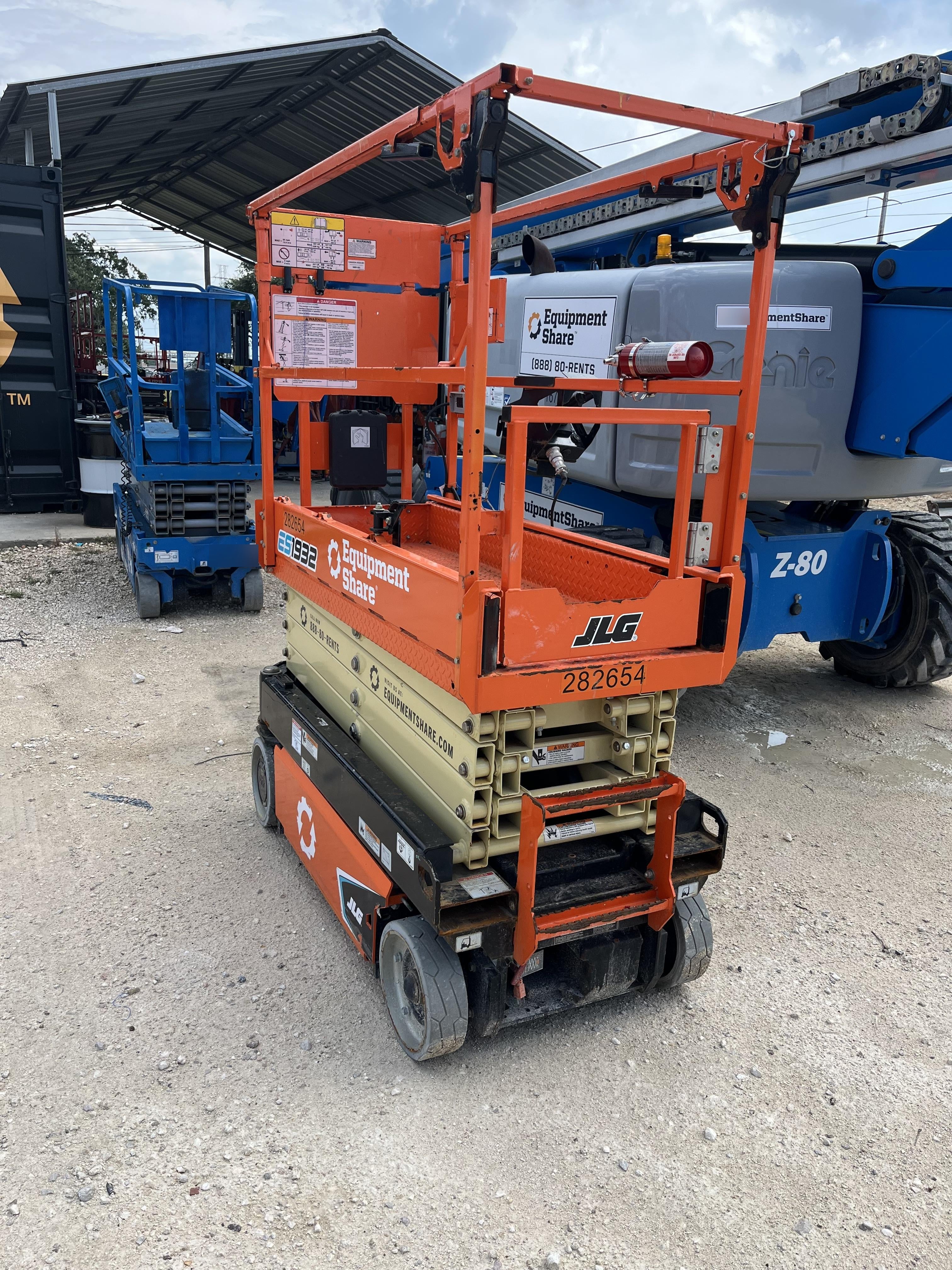 2022 JLG ES1932