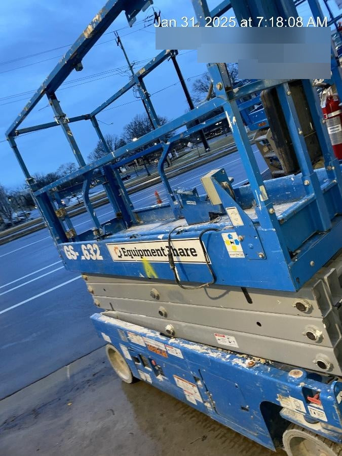 2020 Genie GS-2632 Solid NM Tires, Folding Rails with Half-Height Swing Gate, Beacon