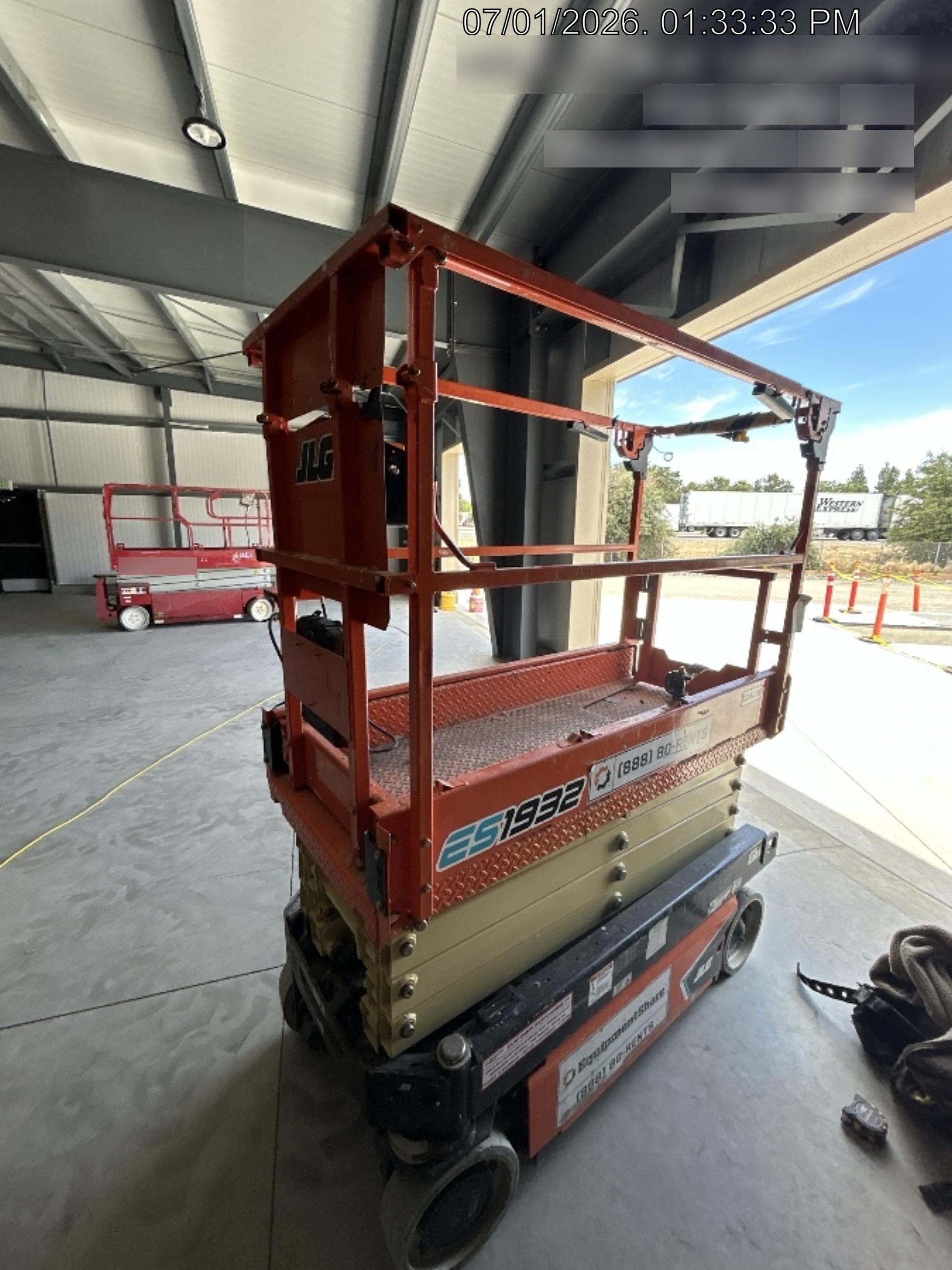 2022 JLG ES1932
