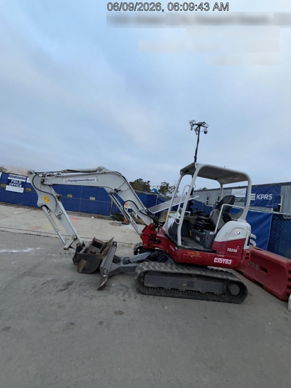 2021 TAKEUCHI TB240R