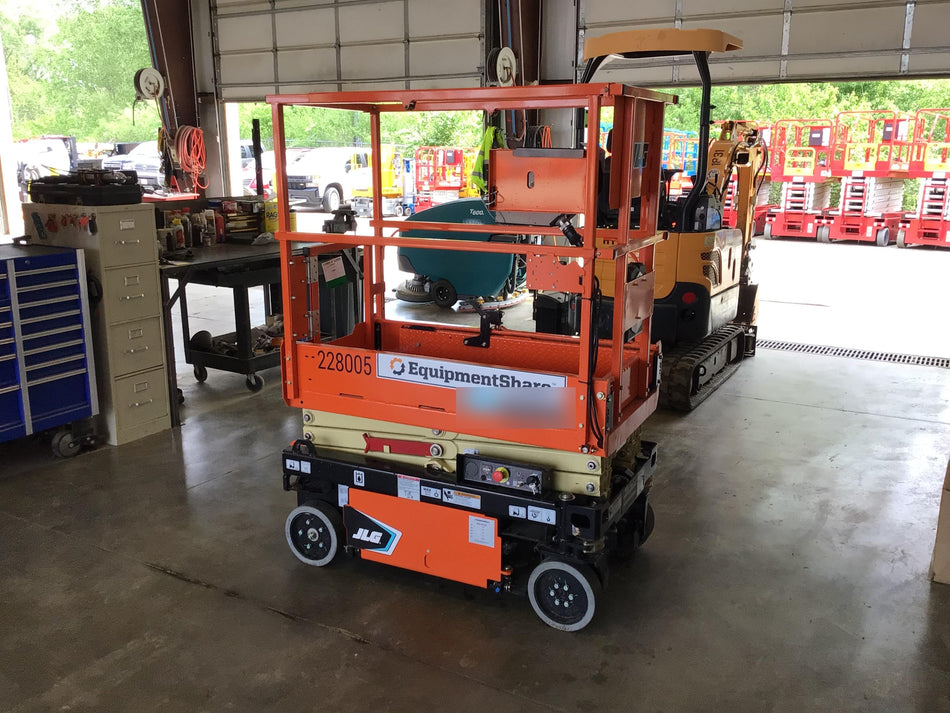 2022 JLG ES1330L