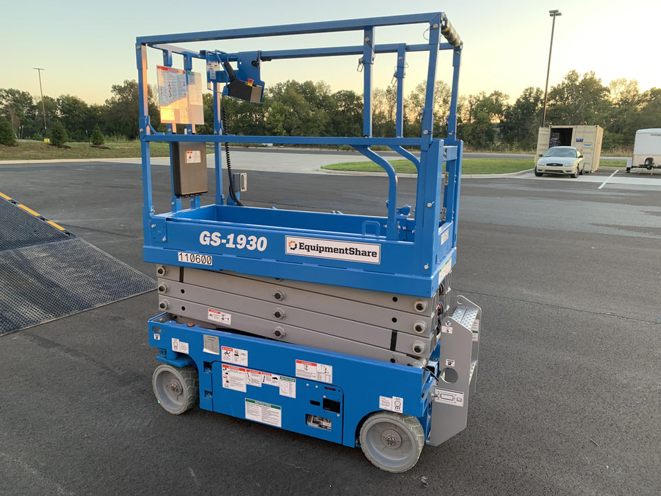 2020 Genie GS-1930 Solid Non Marking Tires, Beacon, Folding rails with half height swing gate