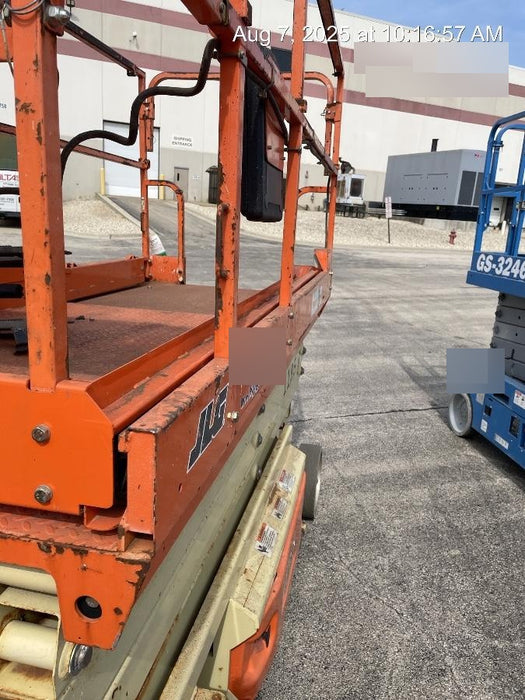 2016 JLG 3246ES