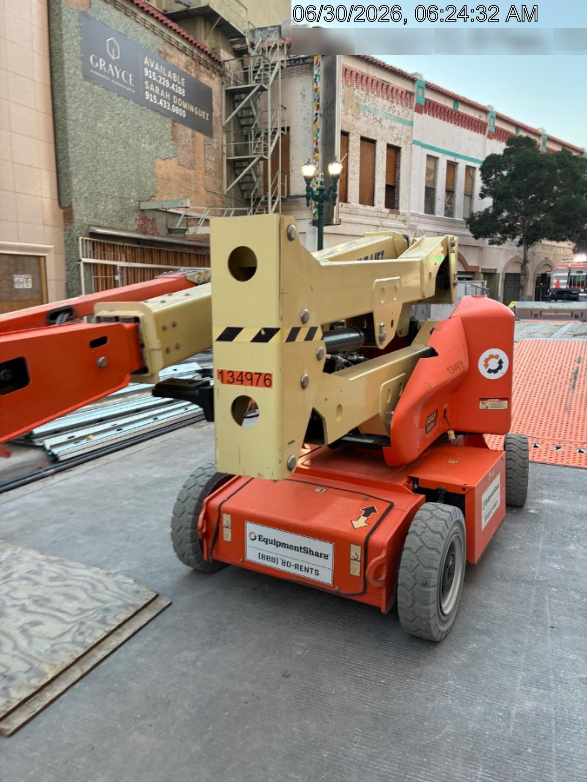 2021 JLG E400AJP Narrow