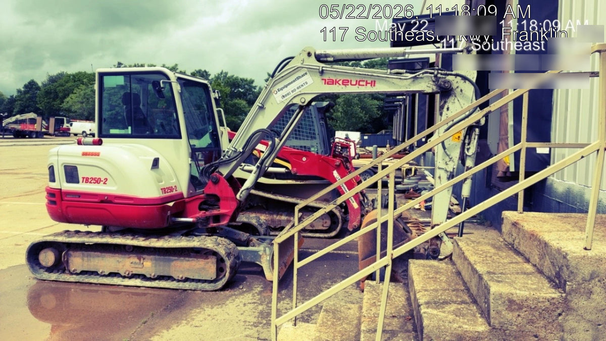2023 TAKEUCHI TB250-2CR