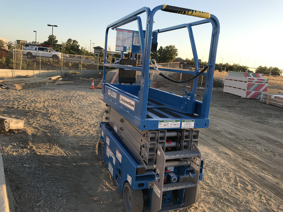 2020 Genie GS-1930 Fixed rails with chain entry gate - Pre A92.20, 800W Inverter