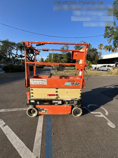 2022 JLG ES1932