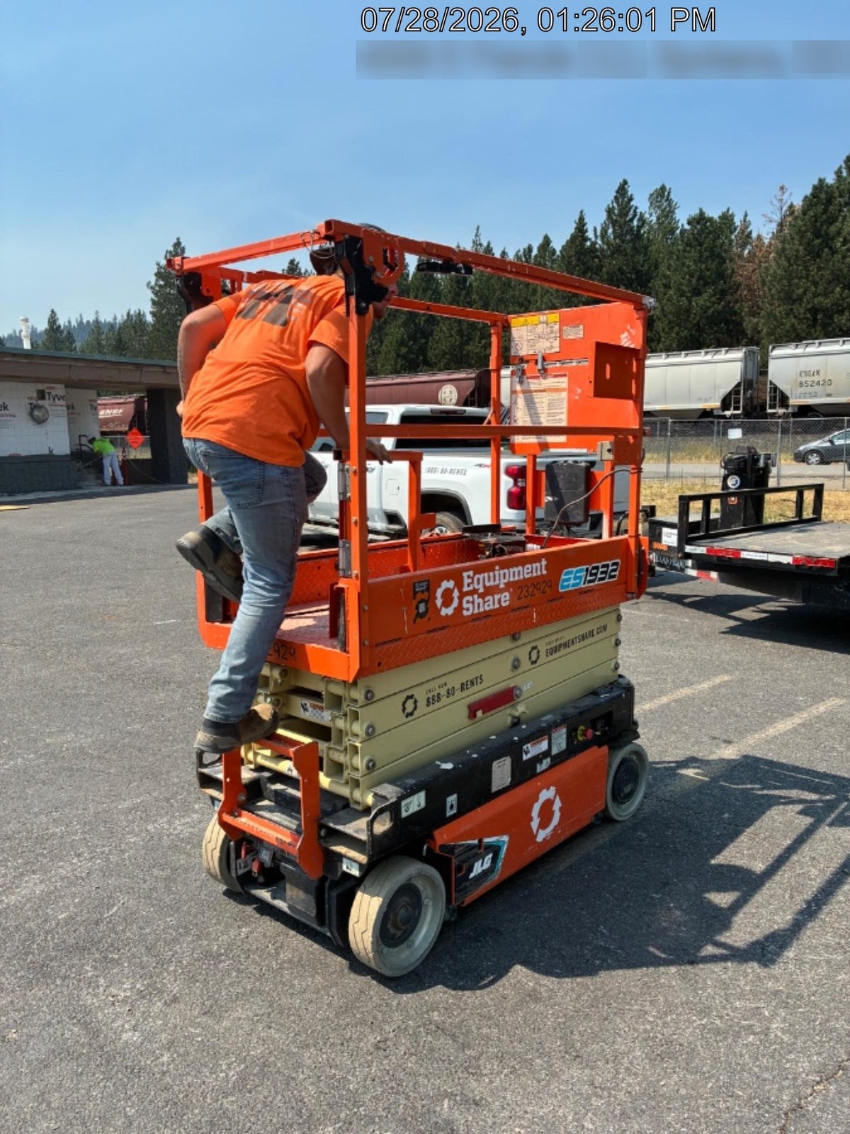 2022 JLG ES1932
