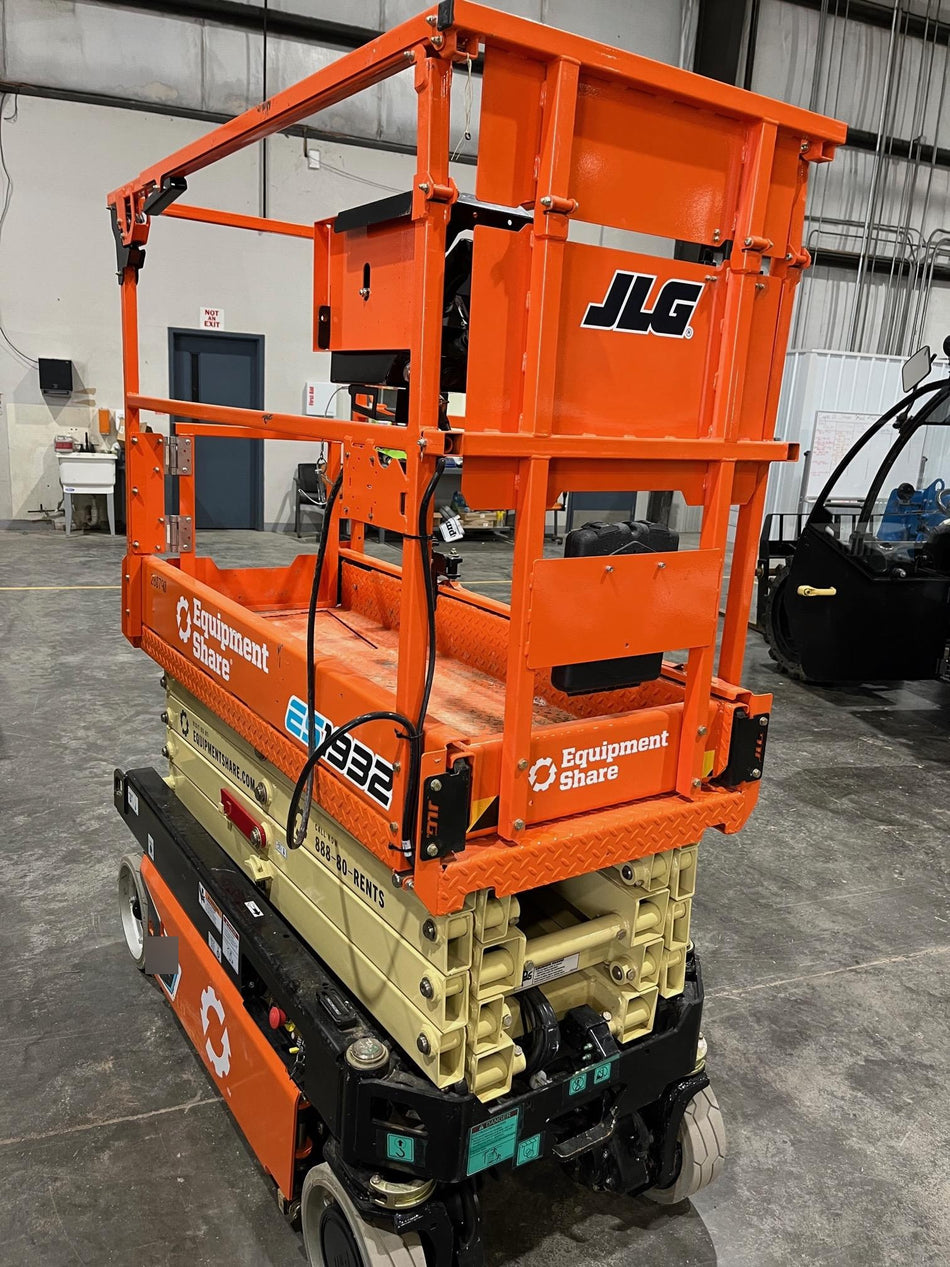 2022 JLG ES1932