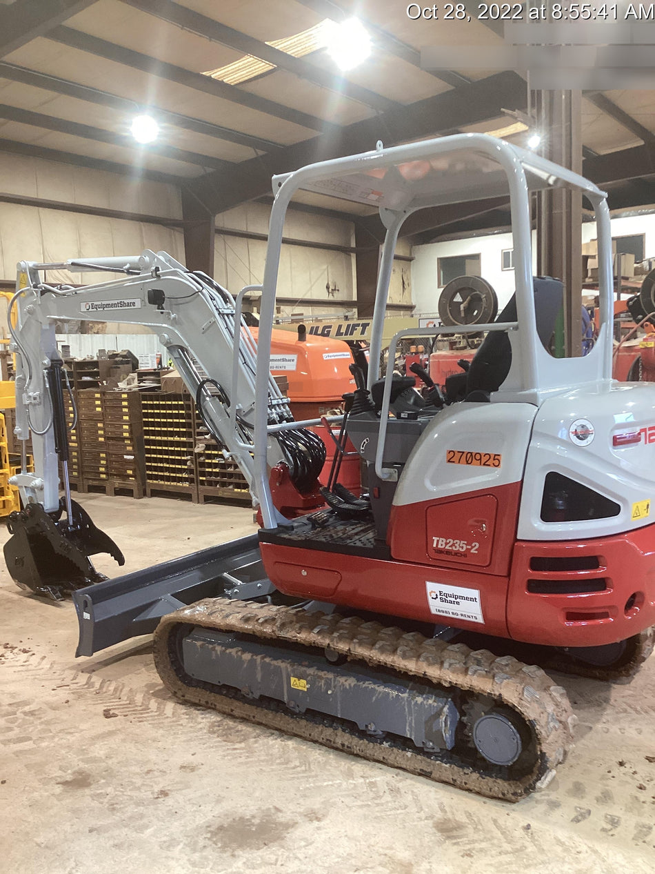 2022 TAKEUCHI TB235-2R