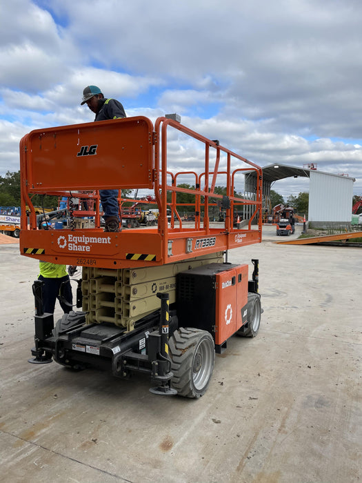 2022 JLG RT3369