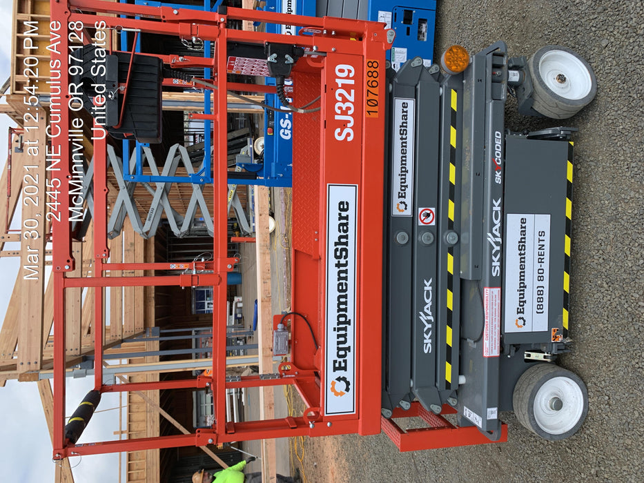 2020 Skyjack SJIII-3219 Solid NM Tires, Half height spring hinged entry gate, Dual Beacons, 800W Inverter