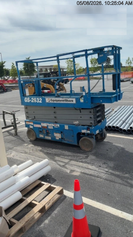 2019 Genie GS-2632 Folding rails with half height swing gate