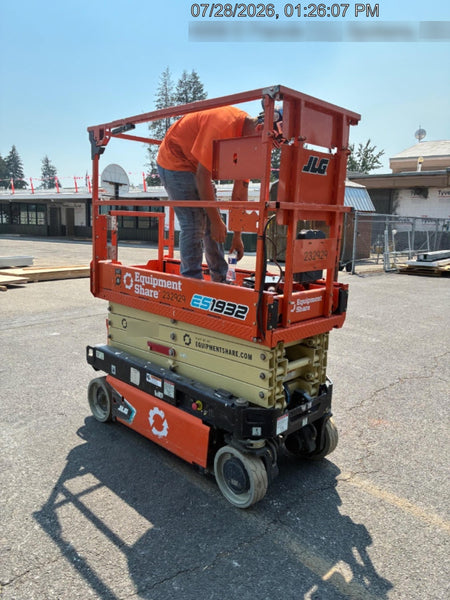 2022 JLG ES1932