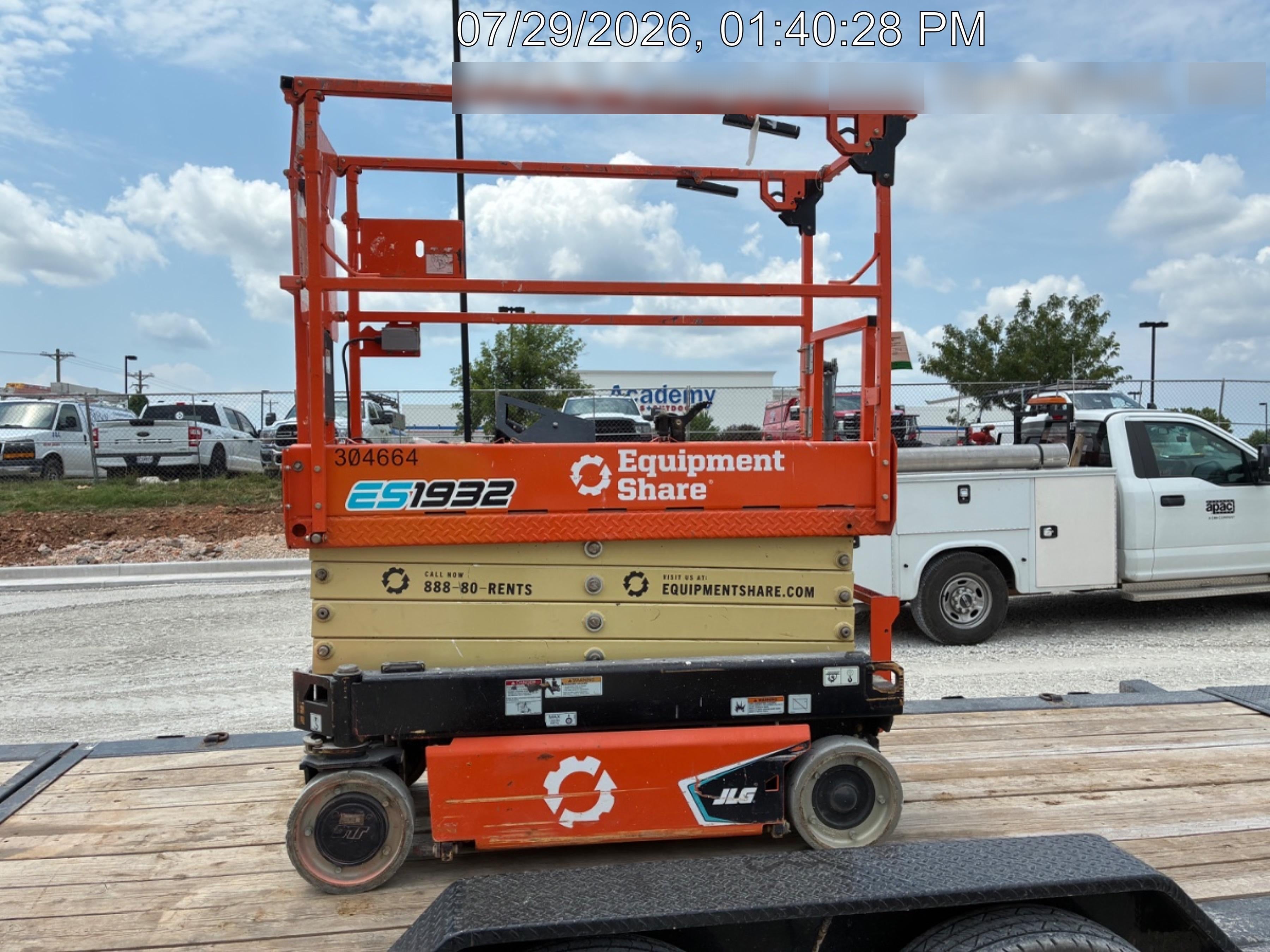 2023 JLG ES1932