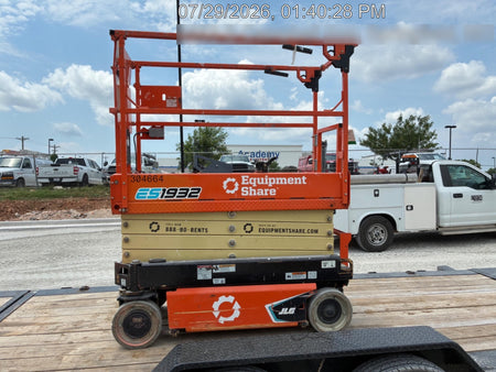 2023 JLG ES1932