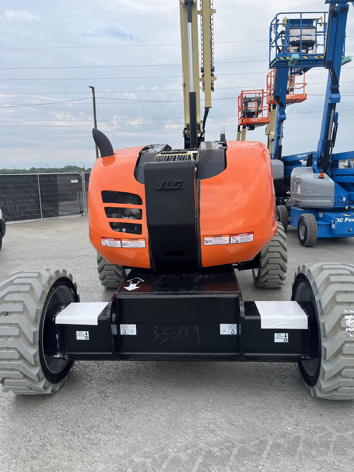2026 JLG 600AJ