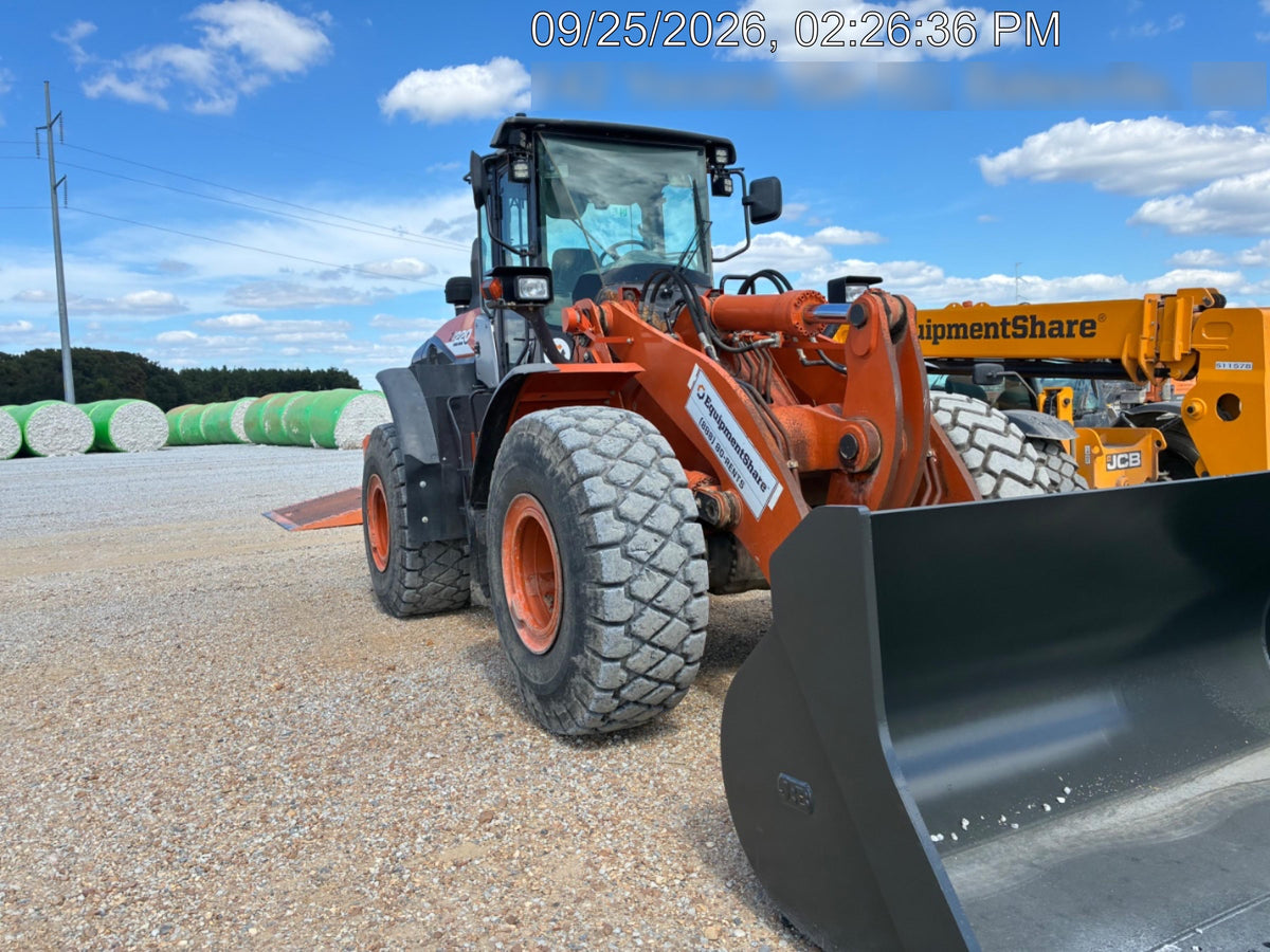 2022 HITACHI ZW220-6
