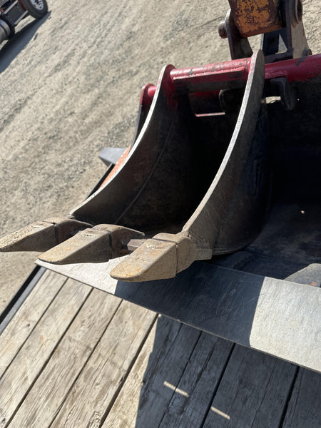 2022 PALADIN 18" Tooth Bucket, Paladin
