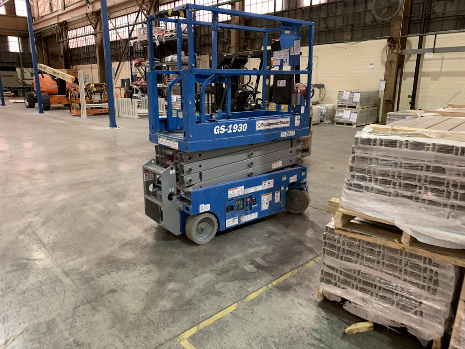 2020 Genie GS-1930 Solid Non Marking Tires, Beacon, Folding rails with half height swing gate