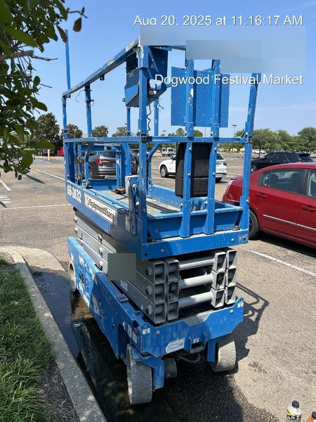 2019 Genie GS-2632 Folding rails with half height swing gate