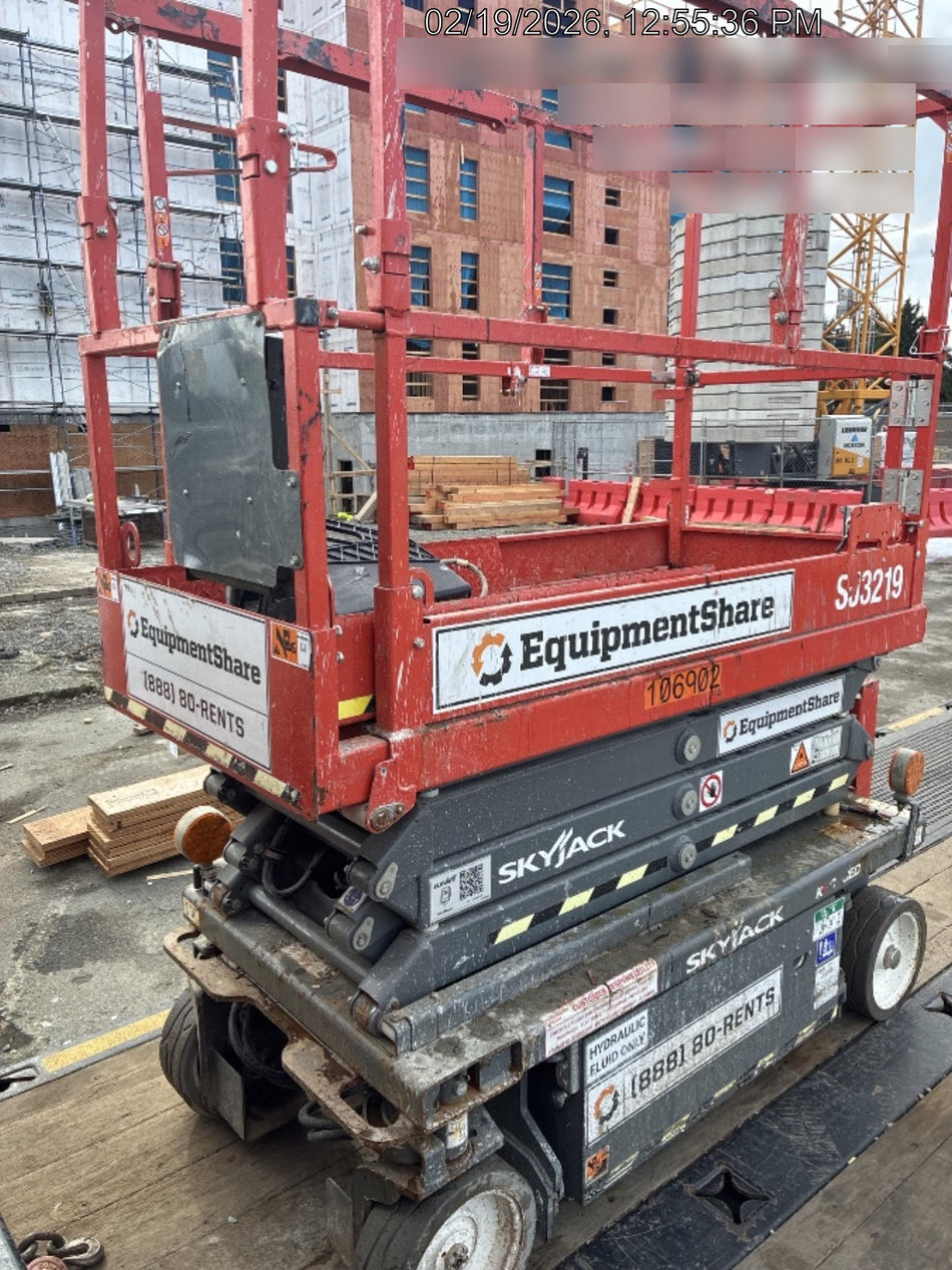 2020 Skyjack SJIII-3219 Solid NM Tires, Half height spring hinged entry gate, Dual Beacons, 800W Inverter