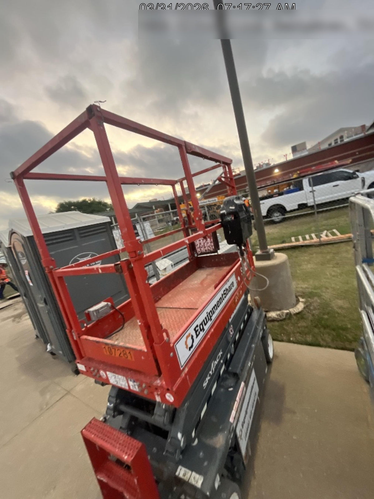 2020 Skyjack SJIII-3219 Solid NM Tires, Half height spring hinged entry gate, Dual Beacons, 800W Inverter