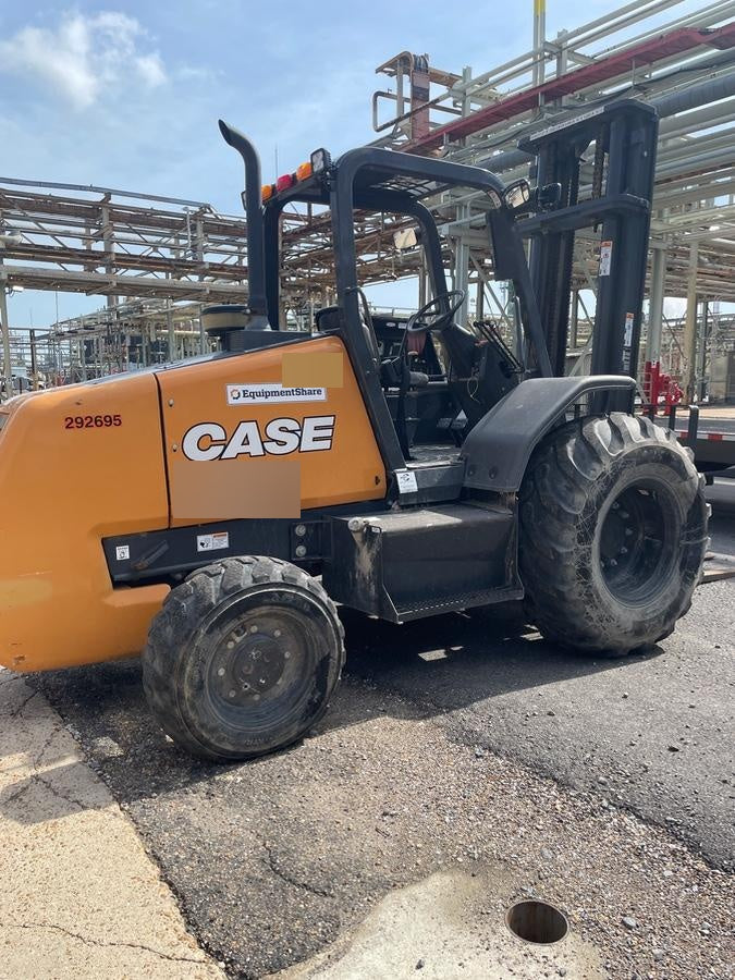 2023 CASE 588H